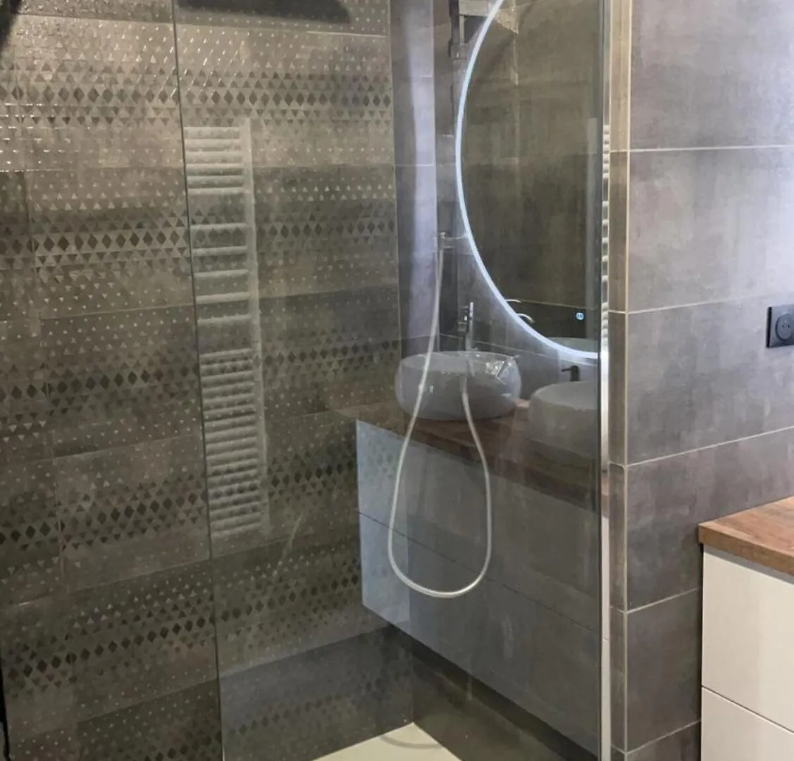 Grand Appartement Cosy Avec Terrasse Parking Valence  0*, Valence (Drome)